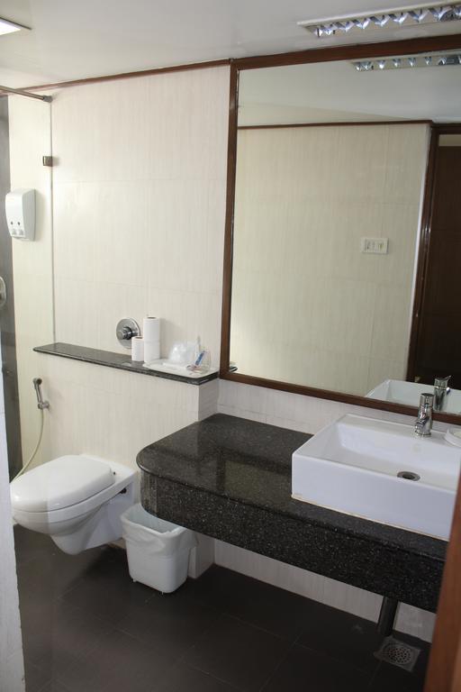 The Lotus Apartment Hotel, Venkatraman Street Chennai Exterior foto