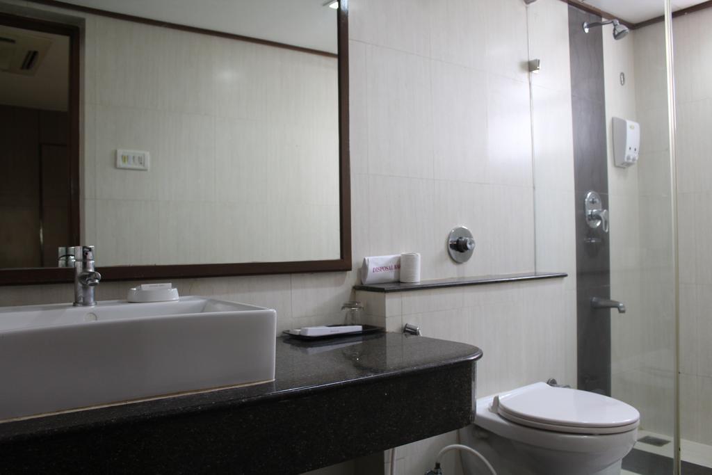 The Lotus Apartment Hotel, Venkatraman Street Chennai Exterior foto