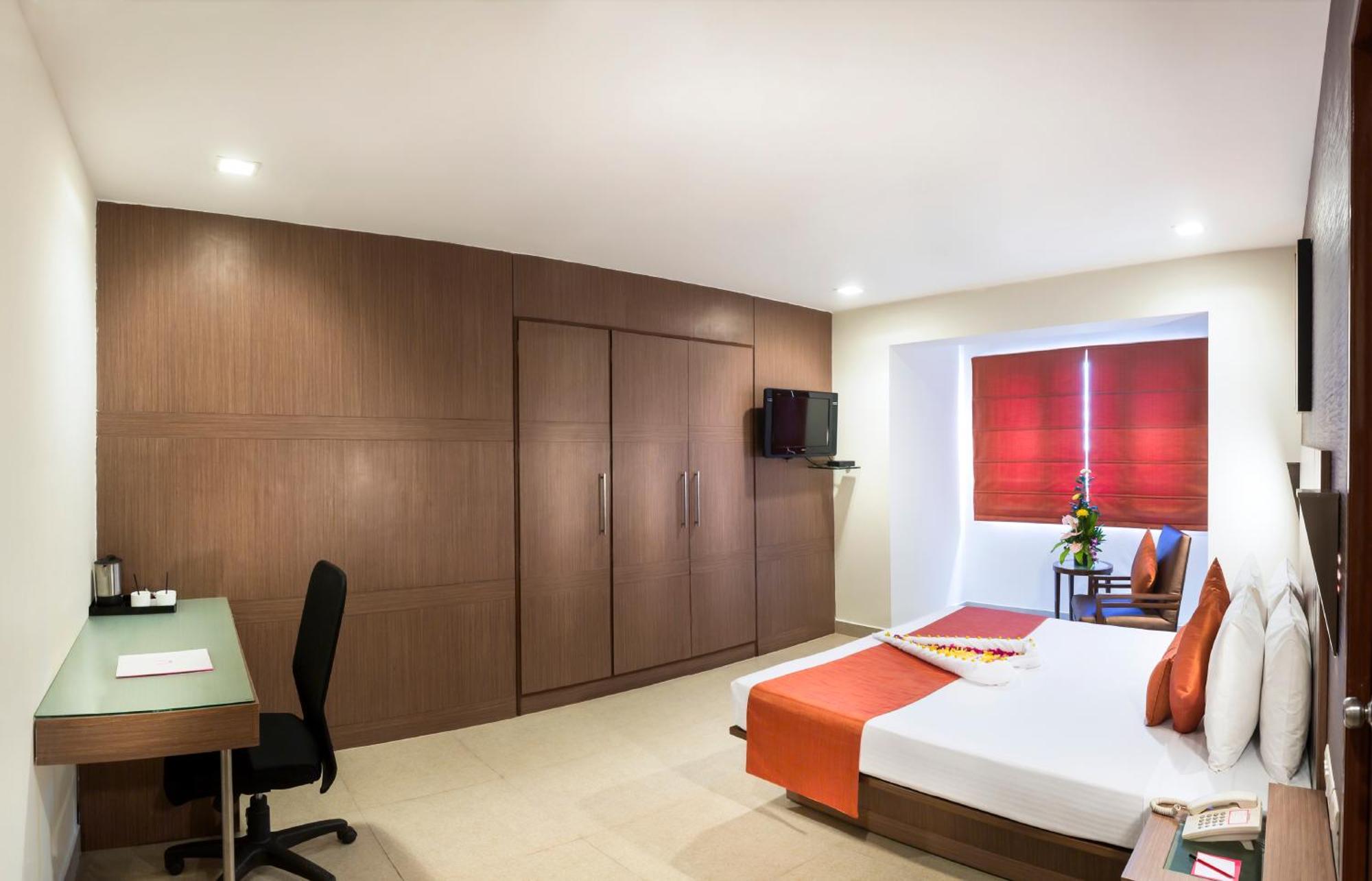 The Lotus Apartment Hotel, Venkatraman Street Chennai Exterior foto