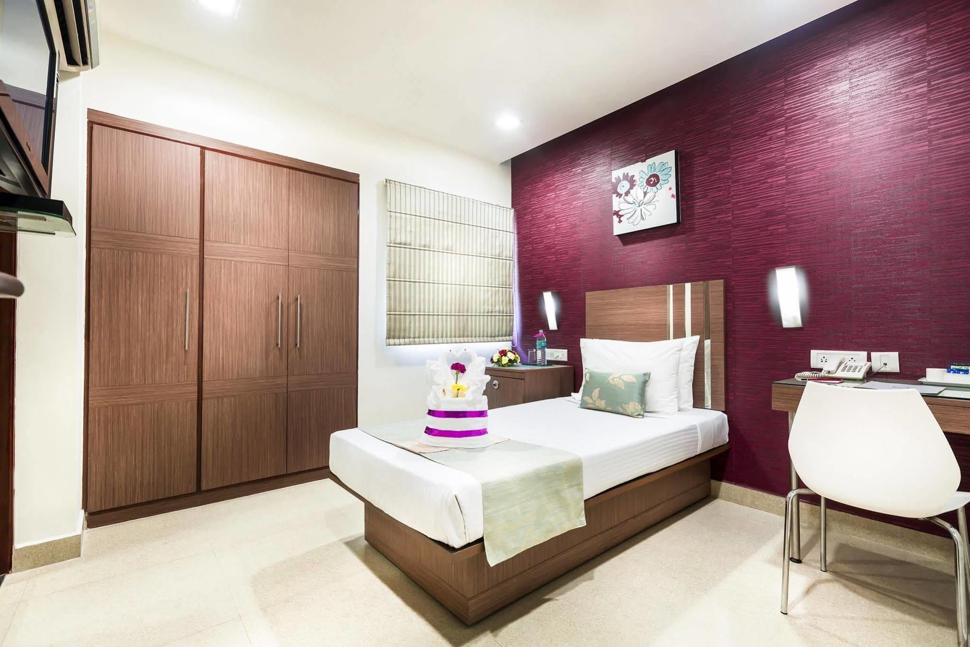 The Lotus Apartment Hotel, Venkatraman Street Chennai Exterior foto