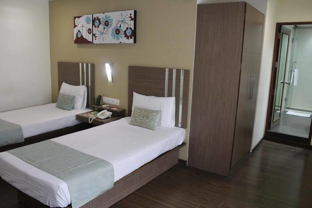 The Lotus Apartment Hotel, Venkatraman Street Chennai Exterior foto