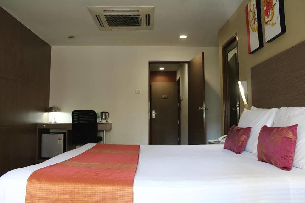The Lotus Apartment Hotel, Venkatraman Street Chennai Exterior foto